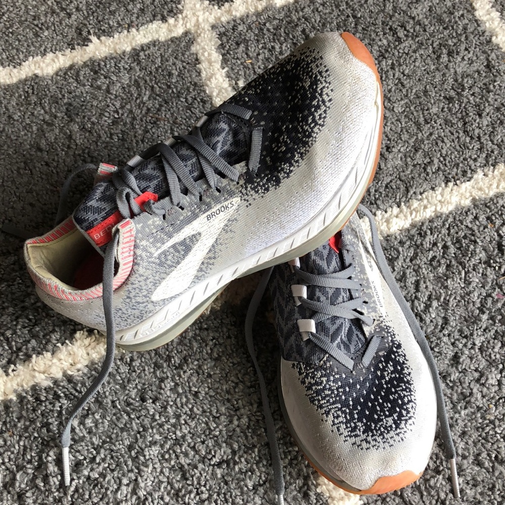 WOMENS BROOKS RUNNING SHOES